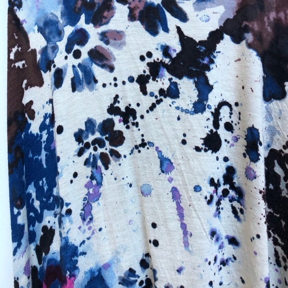 Painted Threads High-Lo Floral Top With Open Back - Picture 3 of 11